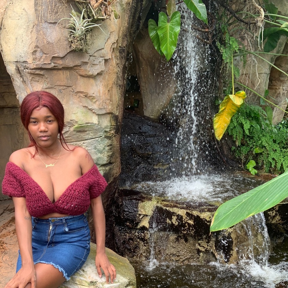 Custom crochet V neck short sleeve crop top.